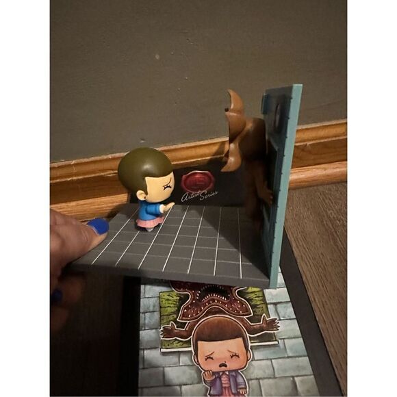 STRANGER THINGS Eleven vs Demogorgon Diorama Loot Crate Exclusive NYCC 2017 - Picture 9 of 12